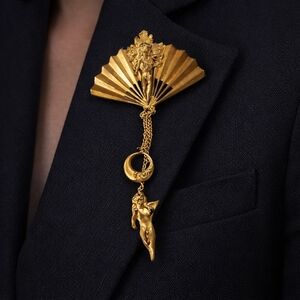 Vintage with‎ the Angels Fan  Gold tone brooch